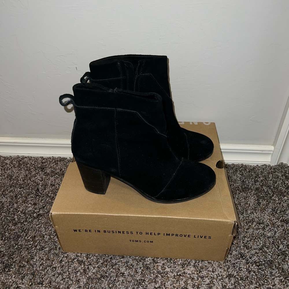 Tons black suede heeled bootie size 8